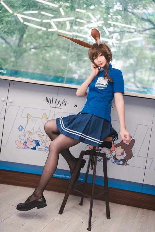 明日方舟COS阿米娅COS罗森联动 - 樱岛嗷